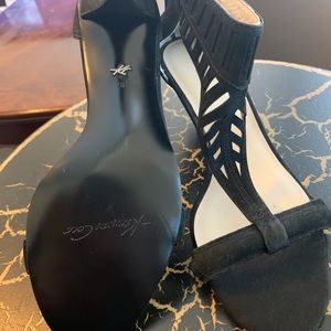 Kenneth Cole Black Pumps